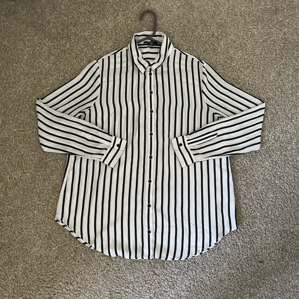 Forever 21 Women’s White & Black Striped Button Down Shirt